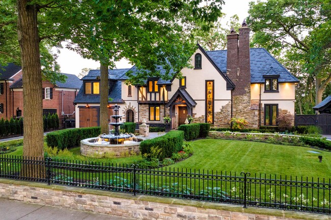 57 Baby Point Crescent in Toronto, ON - Building Photo - Building Photo