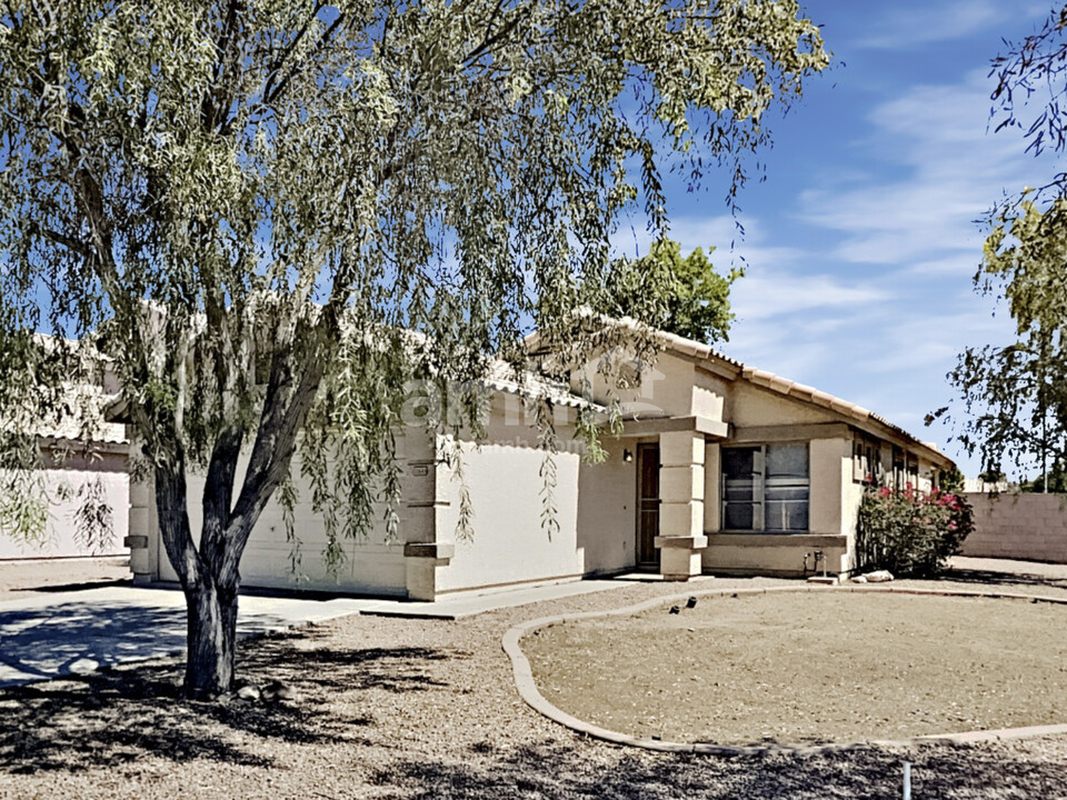 10645 W Piccadilly in Avondale, AZ - Building Photo