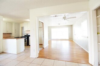 4048 Newshire Dr in Houston, TX - Building Photo - Building Photo