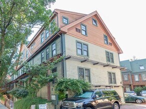 241 River St, Unit 10 in Cambridge, MA - Building Photo - Building Photo