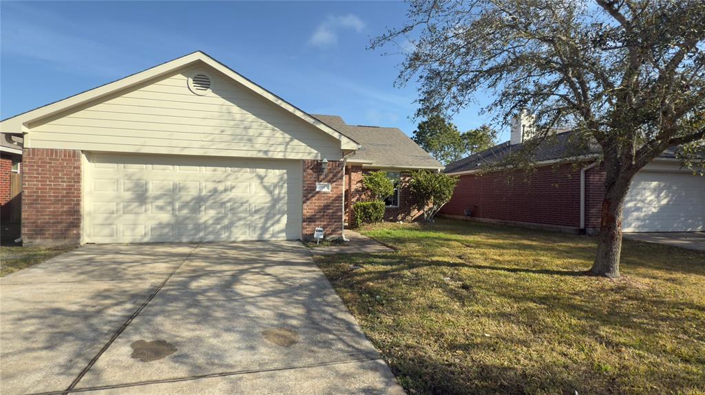 2815 Seastrand Ln in Dickinson, TX - Building Photo