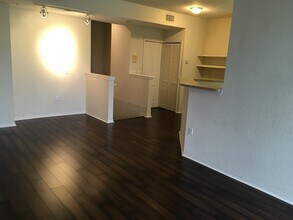 11032 Legacy Dr, Unit 301 in Palm Beach Gardens, FL - Foto de edificio - Building Photo