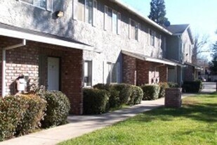 720 W 2nd Ave in Chico, CA - Building Photo