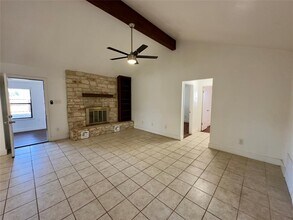 2110 Meadow Brook Dr in Round Rock, TX - Building Photo - Building Photo