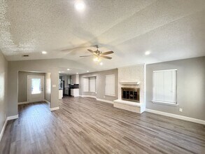 8216 Lesley Ln in Watauga, TX - Foto de edificio - Building Photo