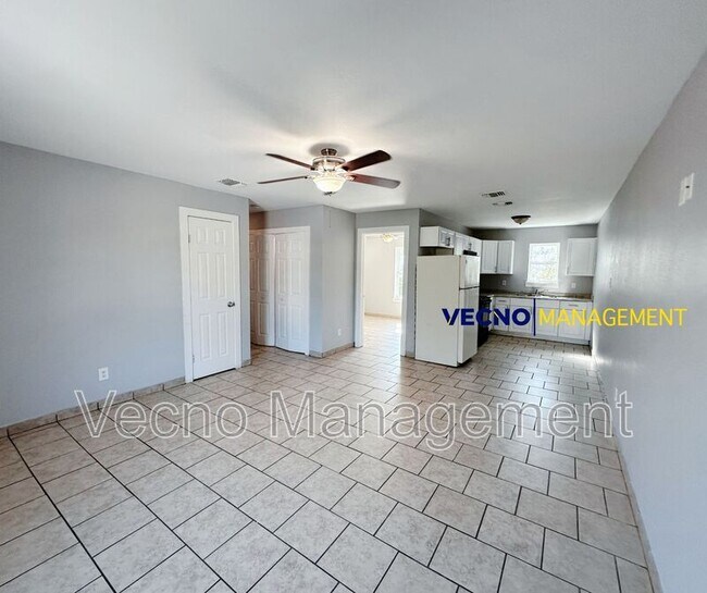 302 Cooper St in San Antonio, TX - Building Photo - Building Photo