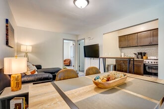 407 S 94th Pl in Milwaukee, WI - Building Photo - Building Photo