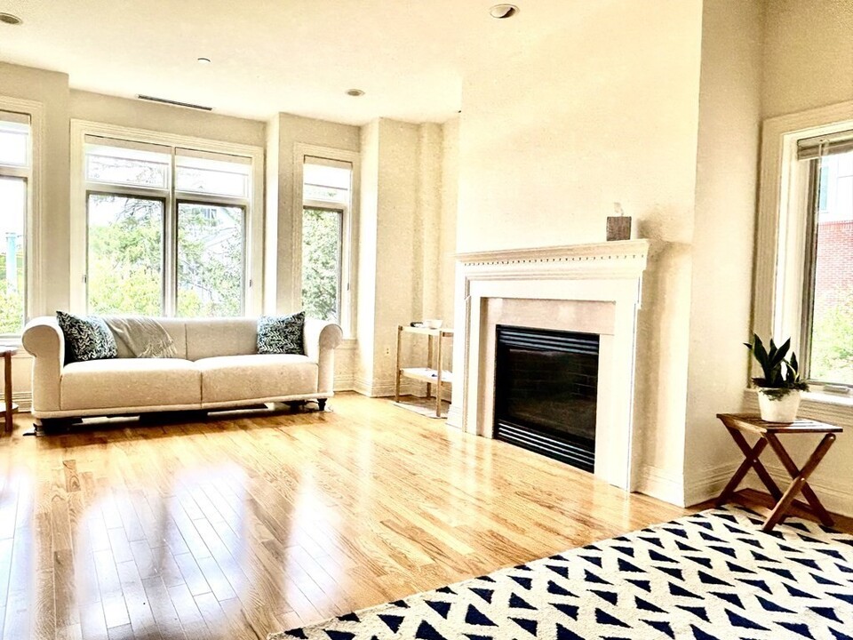 635 Hammond St in Chestnut Hill, MA - Building Photo