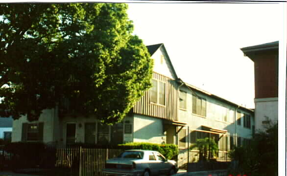 952-954 1/2 N. Oxford Ave in Los Angeles, CA - Building Photo