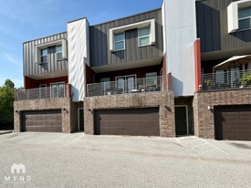 1730 N Reno Dr in Fayetteville, AR - Building Photo