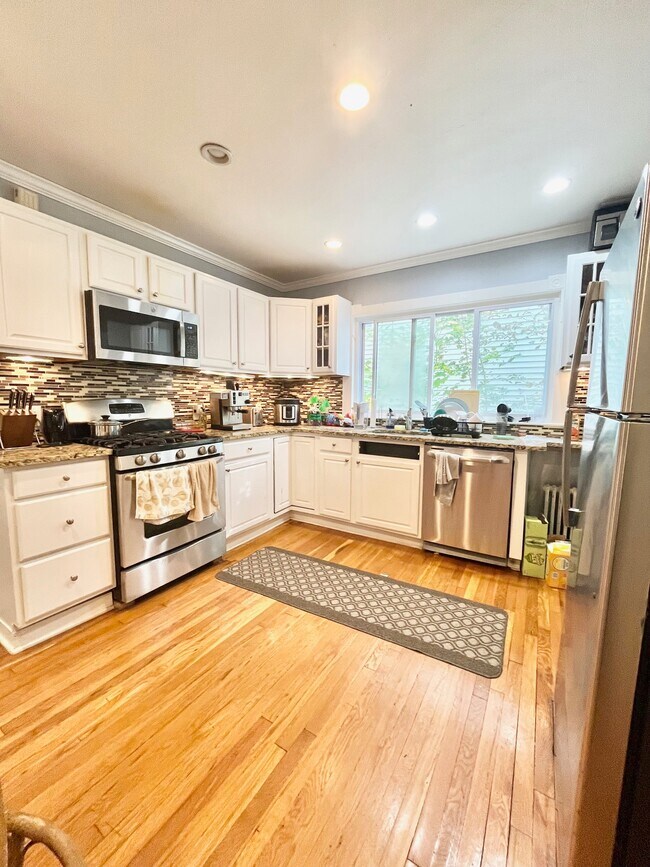 16 Sachem St, Unit 1 in Boston, MA - Building Photo - Building Photo