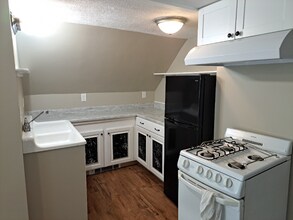 35 Pine St, Unit Unit 3-C in Rochester, NH - Foto de edificio - Building Photo