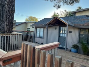 681 37th Ave, Unit Private Duplex #A in Santa Cruz, CA - Foto de edificio - Building Photo
