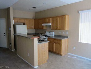 6521 E Marco Vista Ave in Las Vegas, NV - Building Photo - Building Photo
