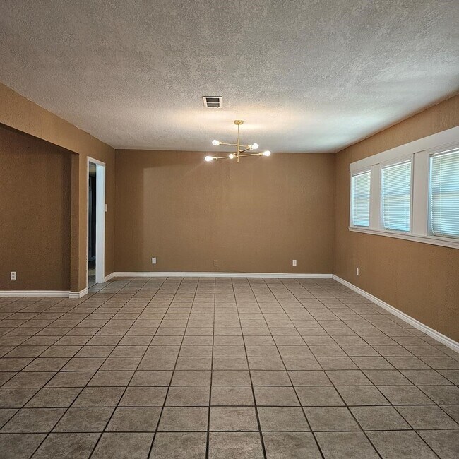 801 W Golf Course Rd in Midland, TX - Building Photo - Building Photo