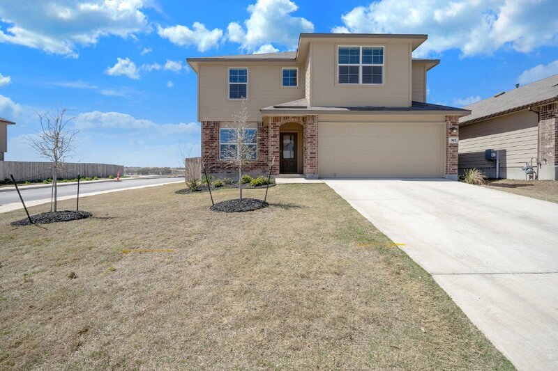 903 Brown Thrasher in San Antonio, TX - Building Photo