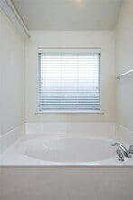 10913 Golfview Way in Benbrook, TX - Building Photo - Building Photo