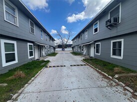 2917 Ashley St in Houston, TX - Building Photo