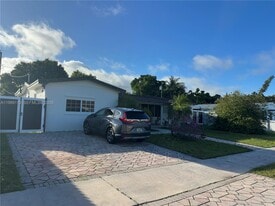9292 Jamaica Dr in Cutler Bay, FL - Building Photo
