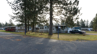 Eloika Pines Mobile Home Park in Elk, WA - Foto de edificio - Building Photo