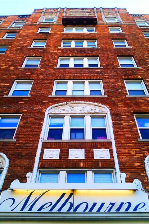 Melbourne Apartments in Kansas City, MO - Building Photo