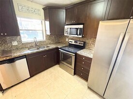 21905 Lake Forest Cir in Boca Raton, FL - Building Photo