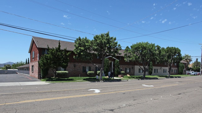 Colonial Gardens Apartments in El Cajon, CA - Building Photo - Building Photo