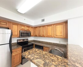 12178 St.Andrews Pl in Miramar, FL - Foto de edificio - Building Photo