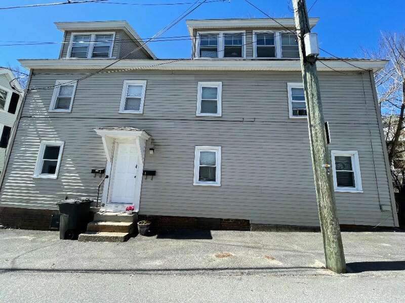 29 Central St in Newmarket, NH - Building Photo