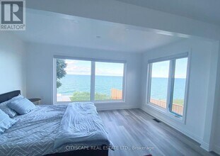 48 Seabreeze Crescent in Hamilton, ON - Building Photo - Building Photo