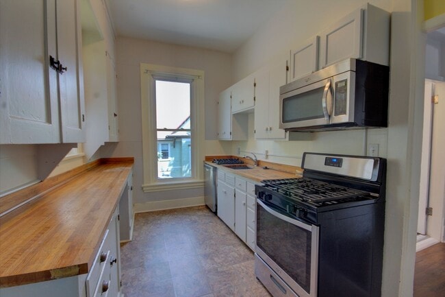 property at 520 W 7th St