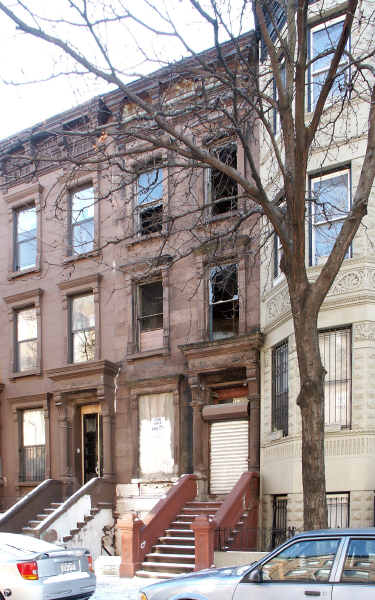 112 W 118th St in New York, NY - Building Photo