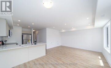 32 Wagon Ln in Barrie, ON - Building Photo - Building Photo