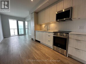 430-4430 Square One Dr in Mississauga, ON - Building Photo - Building Photo