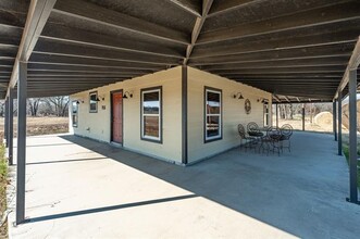 12400 Lipan Hwy in Lipan, TX - Foto de edificio - Building Photo