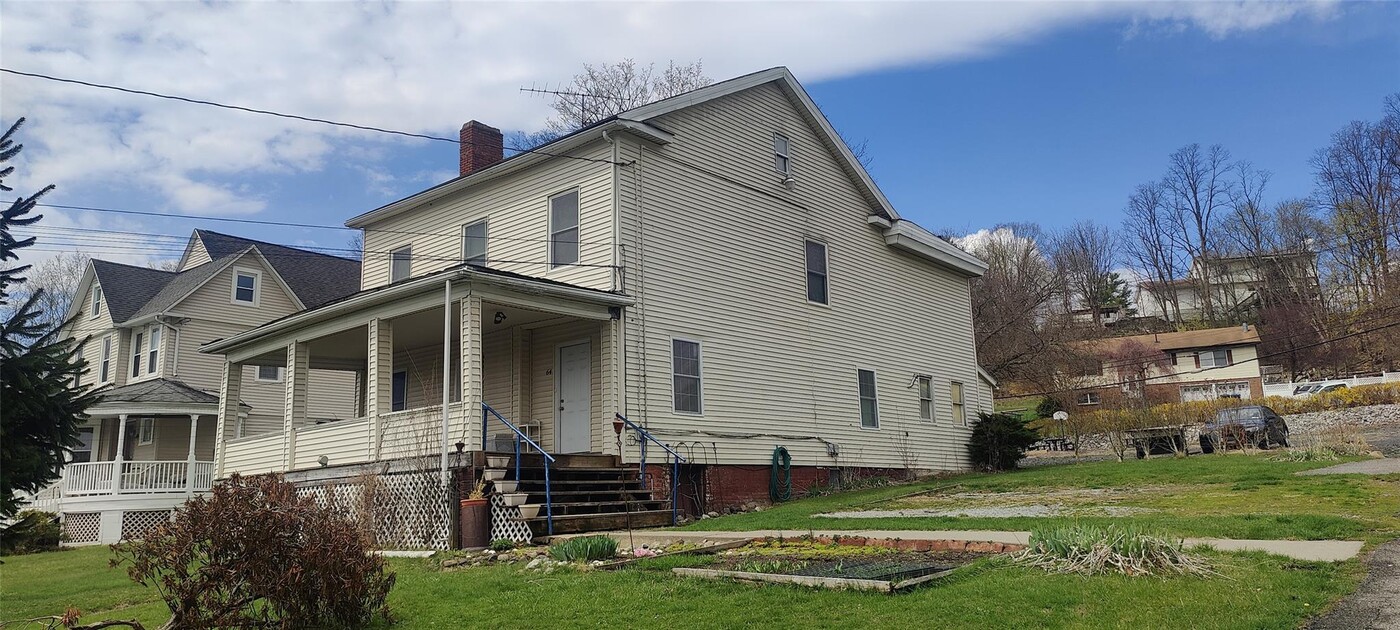 62 Main St in Chester, NY - Building Photo
