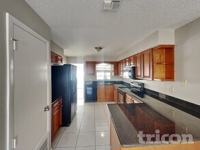 1924 Derbywood Dr in Brandon, FL - Building Photo - Building Photo