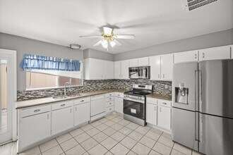 2313 Crescent Park Dr in Houston, TX - Building Photo - Building Photo