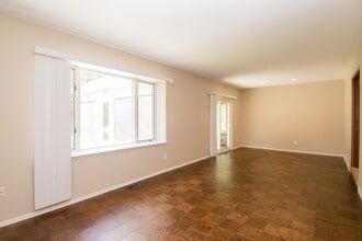 2751 Aurora St in Ann Arbor, MI - Building Photo - Building Photo