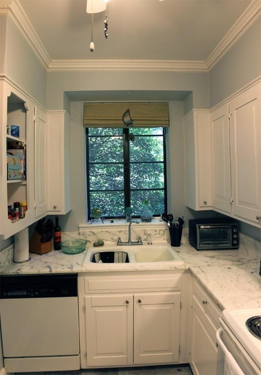 property at 1121 Myrtle Ave