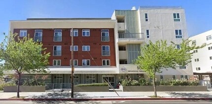 5005 Main St in Los Angeles, CA - Building Photo - Building Photo