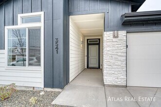 3541 W Remembrance Dr in Meridian, ID - Building Photo - Building Photo