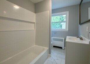 95 Riverside Dr in Hamden, CT - Building Photo - Building Photo