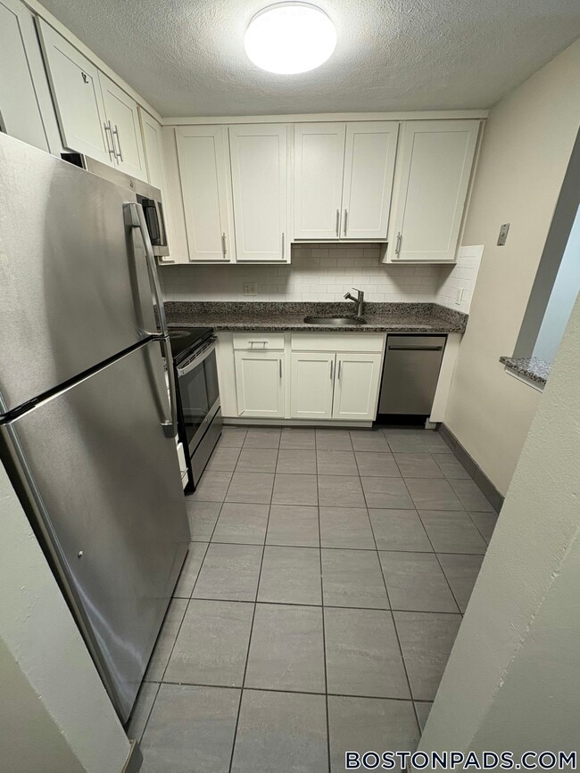 16 Whites Ave, Unit 31 in Watertown, MA - Building Photo - Building Photo