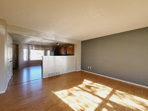 20260-20257 57 Ave NW in Edmonton, AB - Building Photo - Building Photo