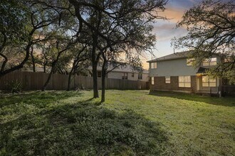 9405 Billingham Trail in Austin, TX - Foto de edificio - Building Photo
