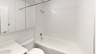 333 E 34th St in New York, NY - Building Photo - Building Photo