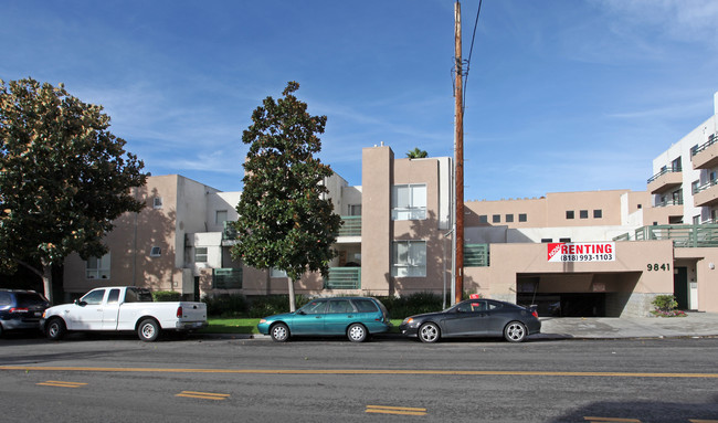 Oakridge Apartments in Northridge, CA - Building Photo - Building Photo