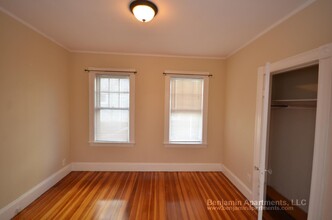 9 Fairfield St, Unit 2 in Watertown, MA - Foto de edificio - Building Photo