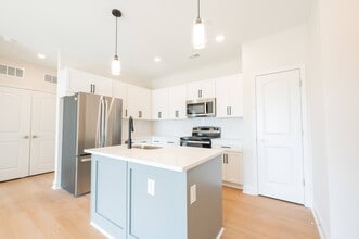 Dunloe Charlotte in Charlotte, NC - Building Photo - Building Photo